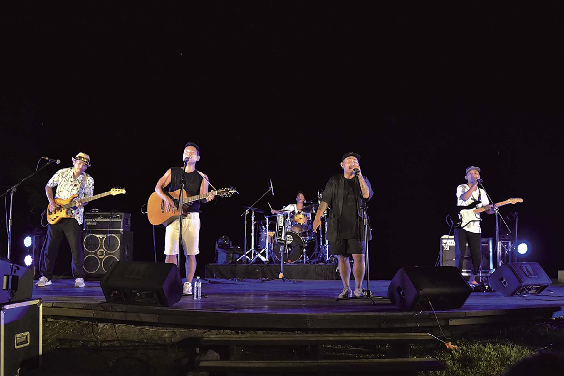月光海音樂會是東海岸大地藝術節的重要活動之一，圖為2019年月光海音樂會圖騰樂團演出現場。（交通部觀光局東部海岸風景區管理處提供）