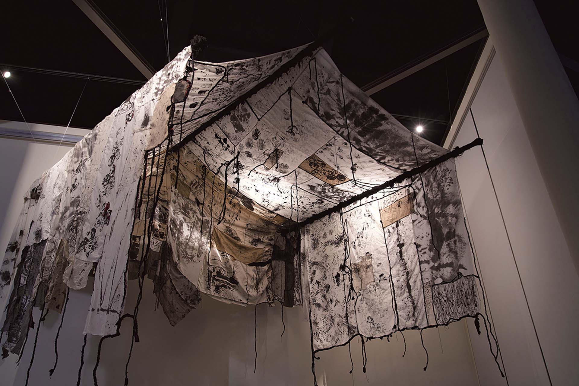 武玉玲作品於「女性團結：接受．轉向．擴張」展覽現場。（攝影／陳駿綸）