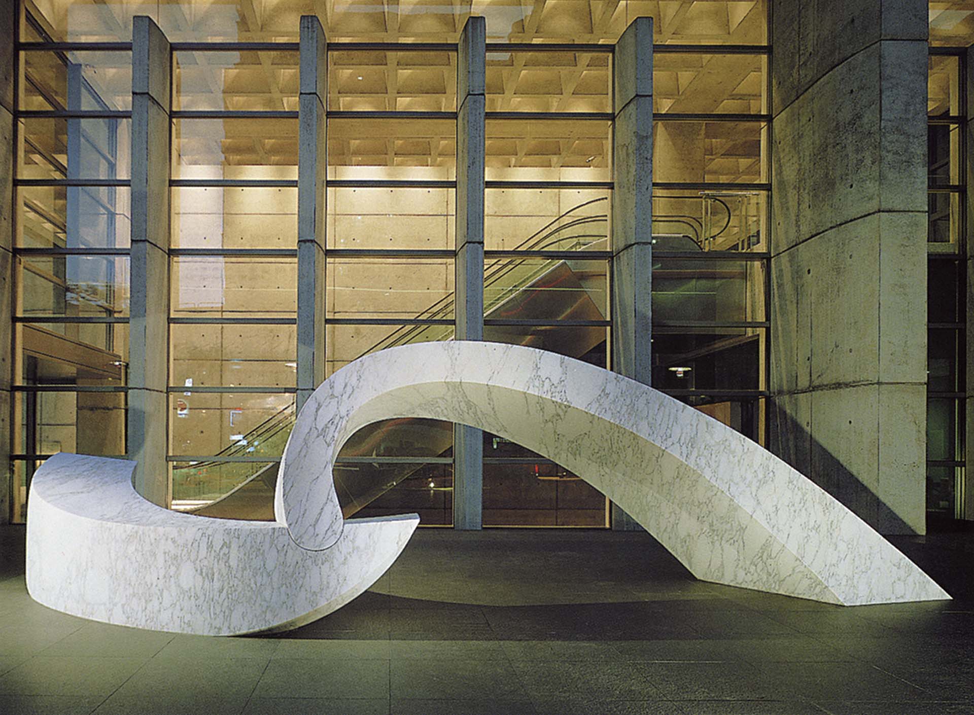 薩璨如作品《平衡與使之平衡》（2000）。（Arkad基金會提供）