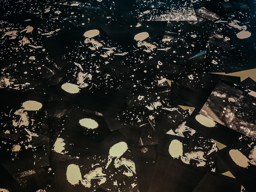 冬園相片上的灰塵：汪正翔「餘燼」與無感的攝影