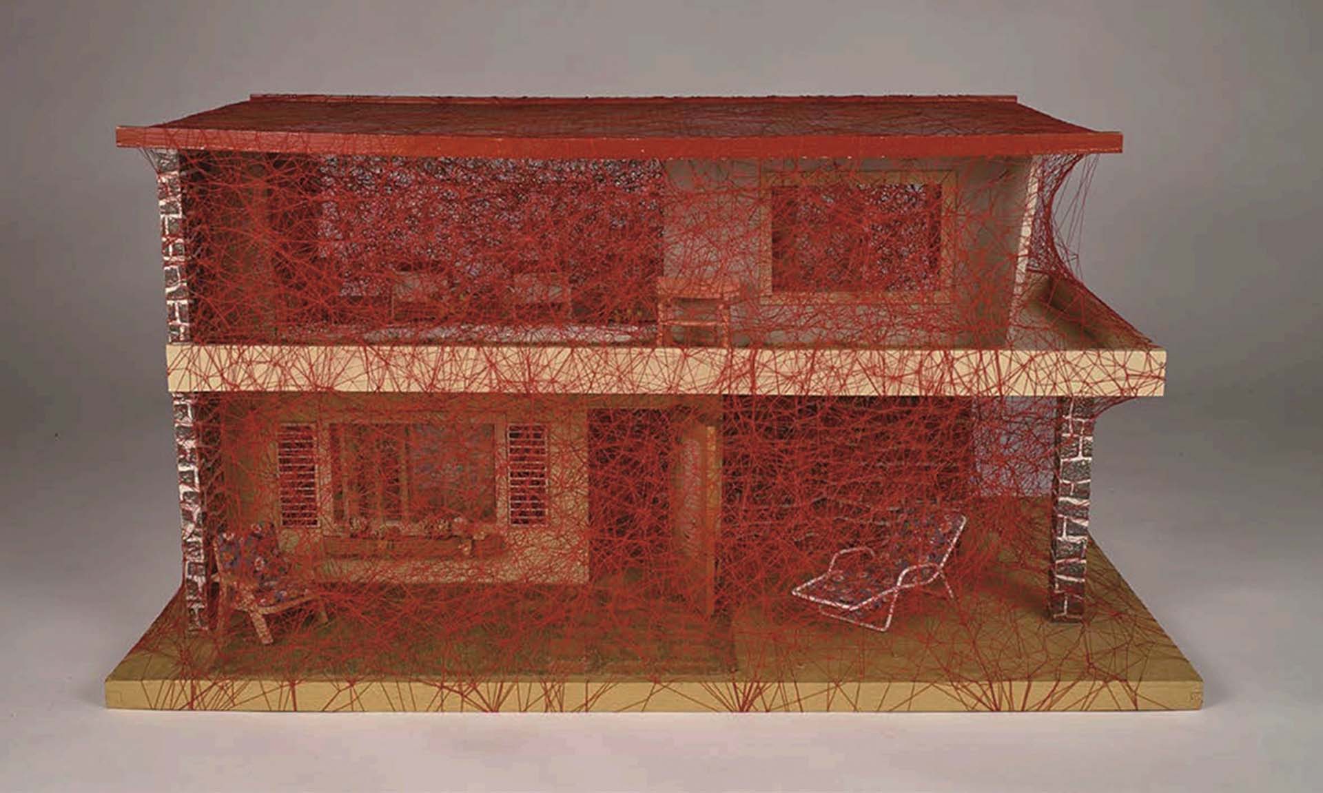 塩田千春,《State of Being》,複合媒材,42.5×81.5×45cm,2020。(©courtesy of Galerie Templon,陳冠華提供)