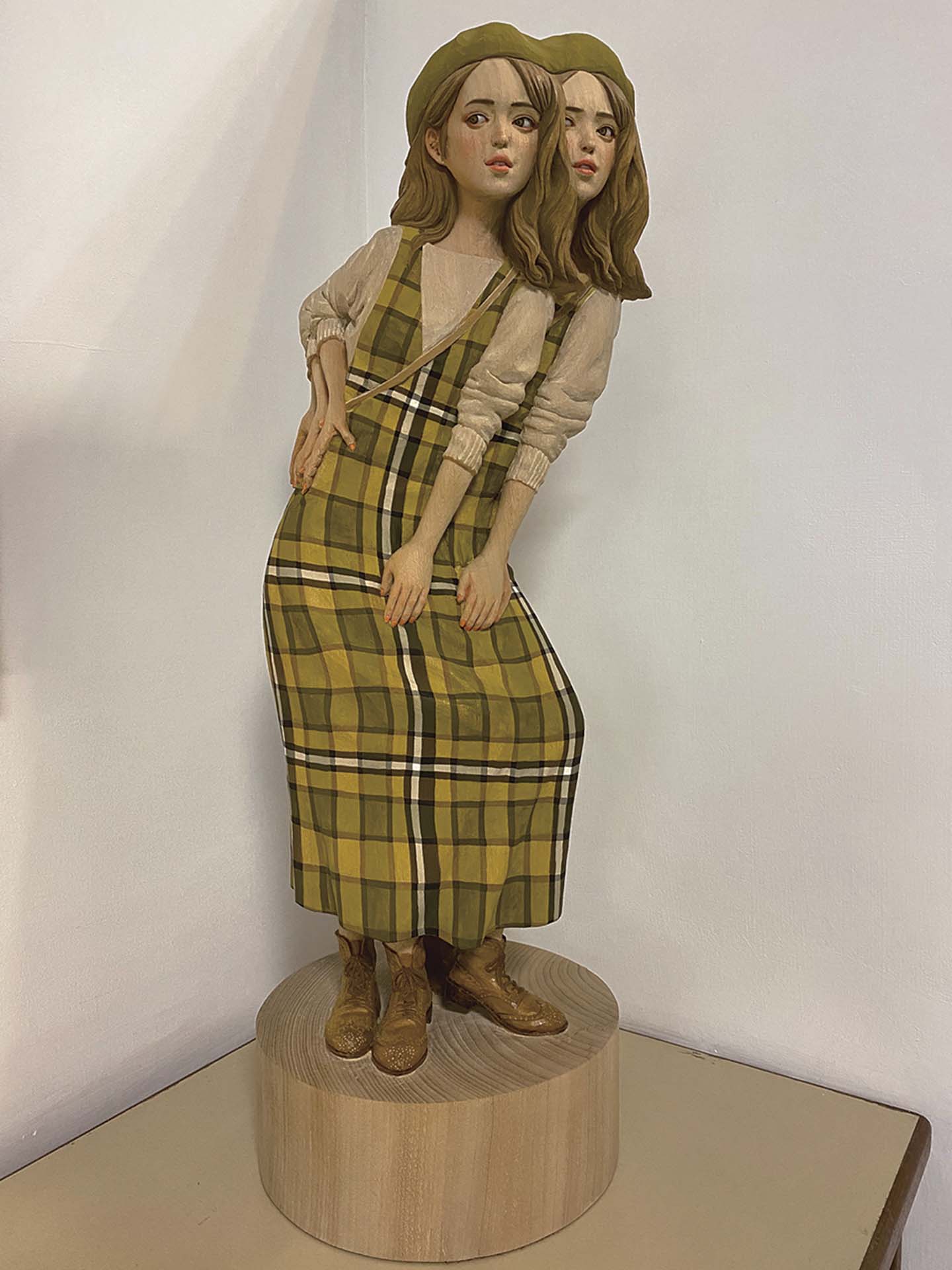 金巻芳俊,《輪唱ジオメトリ》,檜木,75×26×26cm,2020。(陳冠華提供)