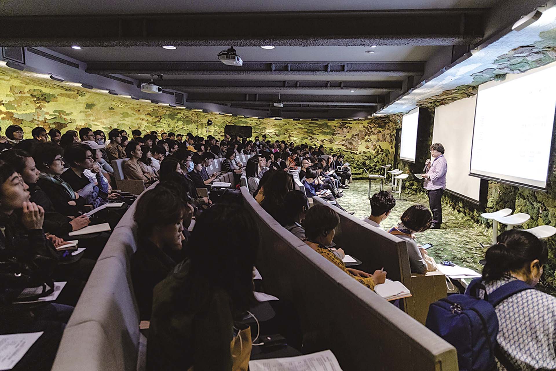 2019年忠泰美術館舉辦的「建築的未來式─台日新銳建築師交流論壇」現場。（忠泰美術館提供）