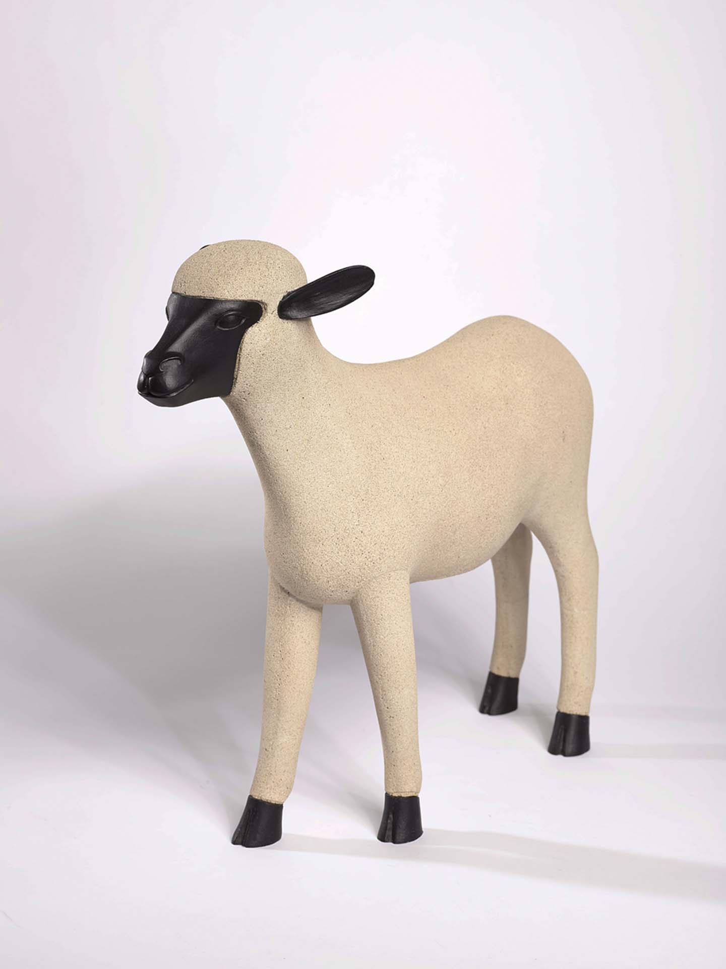 弗朗索瓦．沙維爾．萊蘭，《小綿羊》，環氧石、著色銅雕，版數：42/500，1997，預估價HKD 1,200,000 – 2,200,000。（佳士得香港提供）