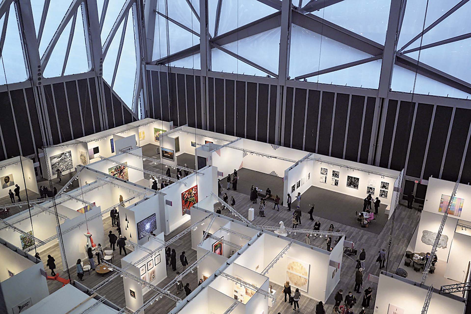Frieze為國際頂尖藝術博覽會，目前以洛杉磯、紐約及倫敦三地為據點，首爾將成為Frieze第四個，亦是亞洲首個據點。圖為2021 Frieze New York博覽會現場。（Frieze提供）
