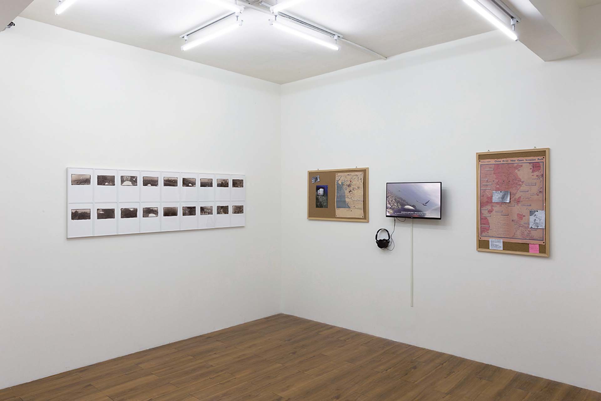 「李立中：夜間飛行—台灣空戰記事 終章」展覽現場。（紅野畫廊提供）