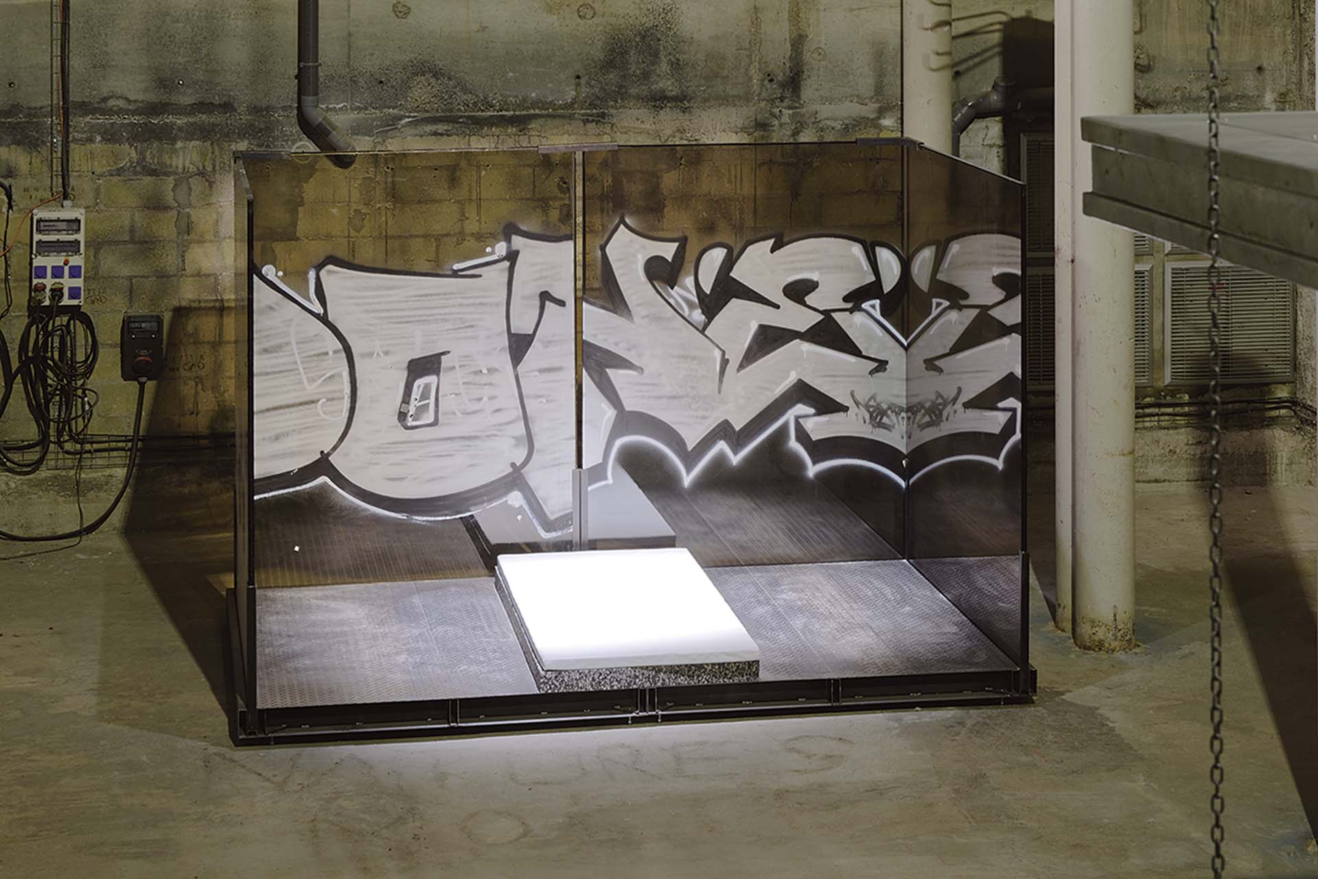 安．伊姆霍夫作品《Room VII》（2021）於「靜物」展覽現場。（攝影／Aurélien Mole，藝術家Galerie Buchholz及Sprüth Magers提供）