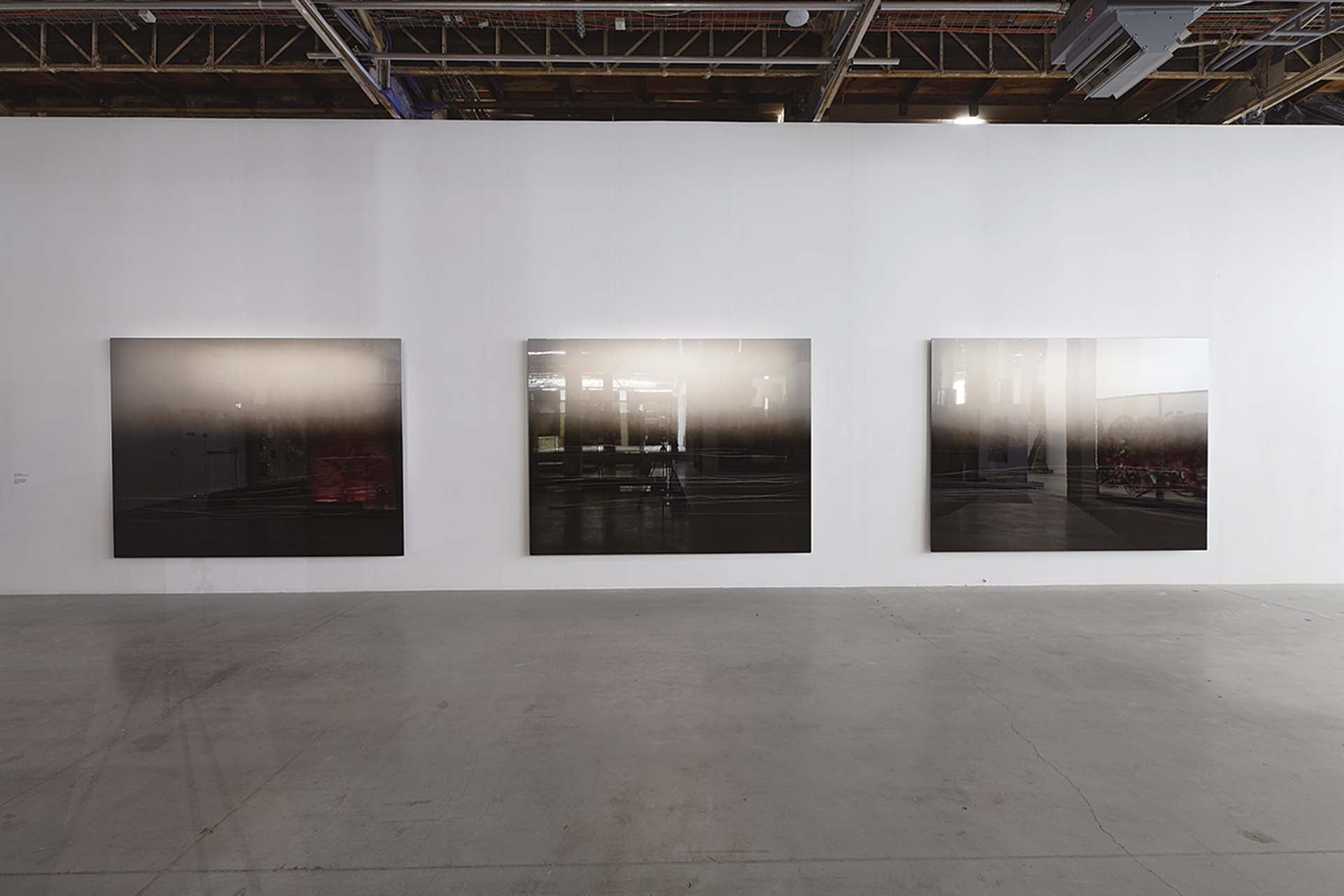 安．伊姆霍夫作品《無題（靜物）》（Untitled〔Natures Mortes〕，2021）於「靜物」展覽現場。（攝影／Aurélien Mole，藝術家Galerie Buchholz及Sprüth Magers提供）