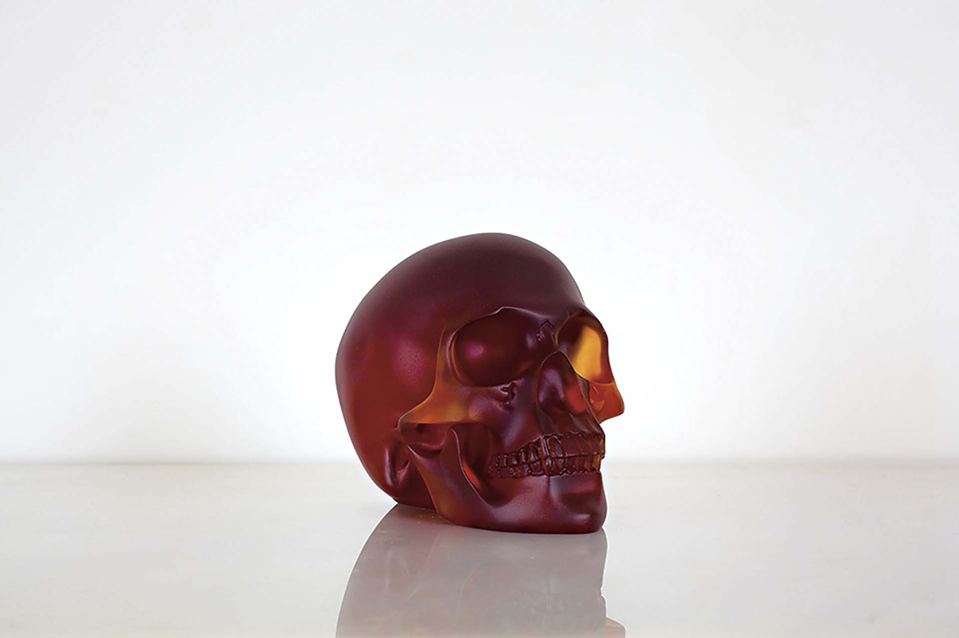 謝麗．利文，《紅色頭骨》，2011。（©Sherrie Levine，藝術家及卓納畫廊提供）
