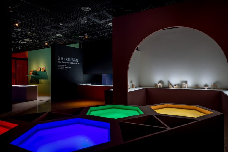 【小典藏│愛看展】高雄兒美館推出《黑嚕嚕.光焱焱》特展──帶你一探「光」的世界,是個什麼樣的世界呢?