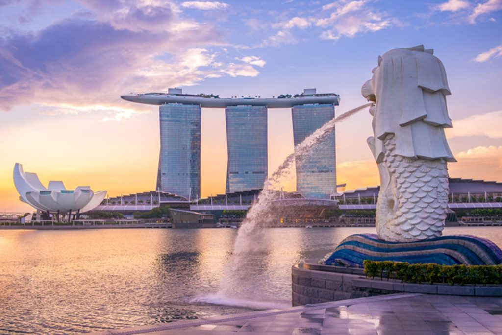 Singapore, Singapore - May 21, 2016: silhouette of Merlion Statue at Marina Bay against the sunrise. Merlion is a well k…