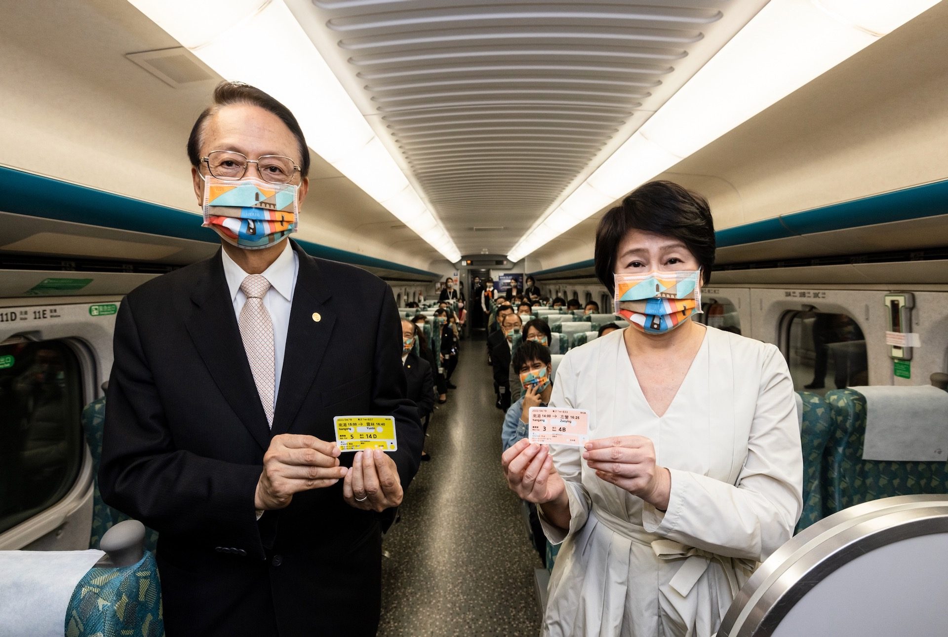 台灣高鐵董事長江耀宗與國藝會董事長林曼麗今（19）在台北南港高鐵站，宣告「台灣高鐵藝術計畫」在挺過疫情的重重考驗後，終將正式啟動、與乘客「不期而遇」。（台灣高鐵公司與國家文化藝術基金會提供）