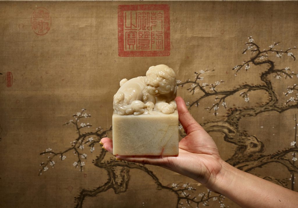 A highly important and exceptional imperial soapstone 'Qianlong yulan zhi bao' seal (4)