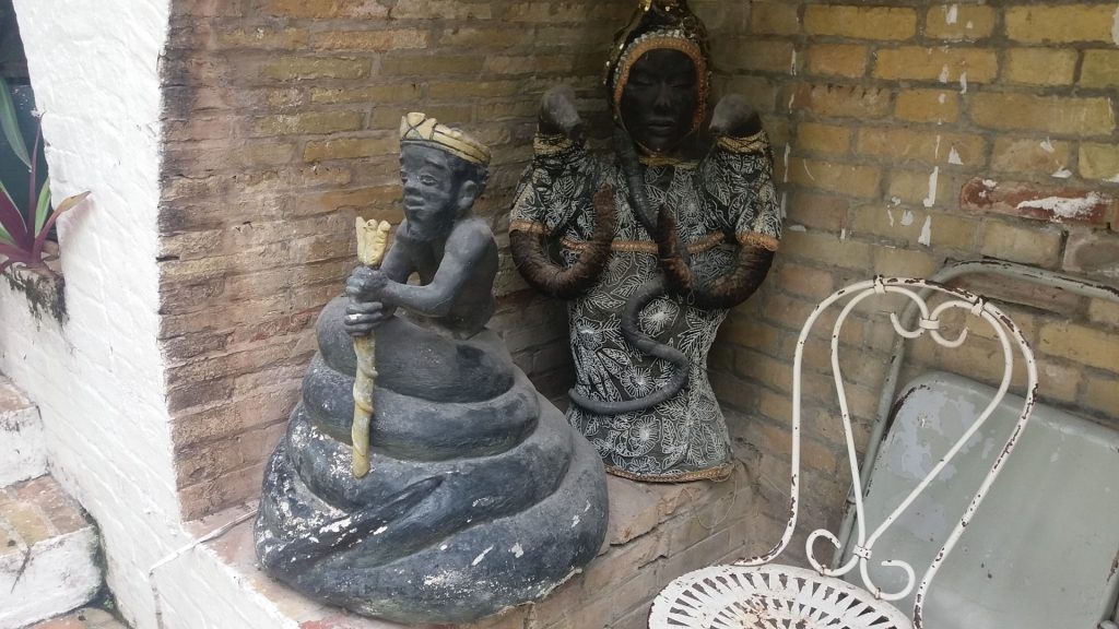 【高森信男專欄】非洲／非裔的地獄與幽魂：操偶殭屍、奇幻棺材，與偶爾來插花的當代藝術