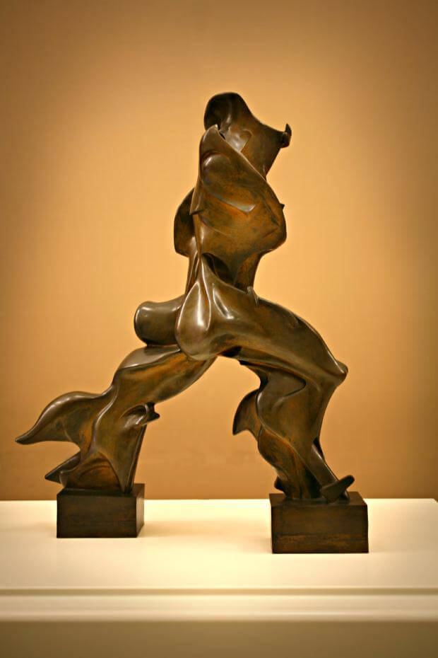 薄邱尼,〈獨特的空間連續形態〉(Forme uniche della continuità nello spazio/Unique Forms of Continuity in Space),銅雕,1913創作,1931年後鑄造。©Paol…