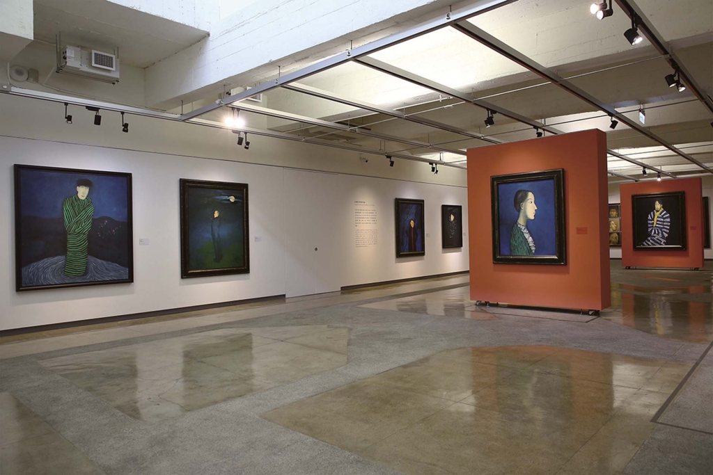 「人生浣腸—邱亞才回顧展」展覽現場。（宜蘭美術館提供）