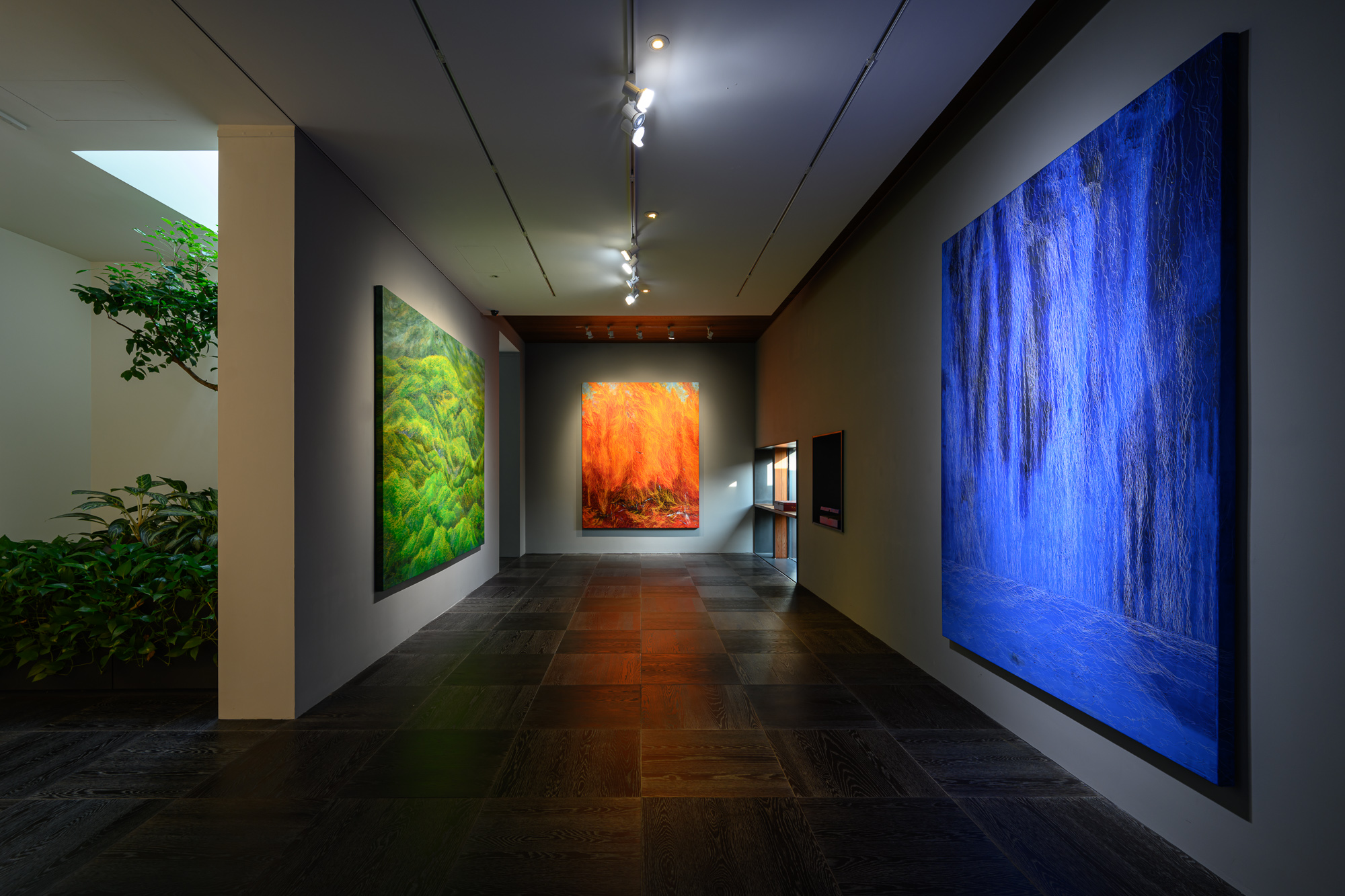 「地、氣、水、火」，透過四大元素不同的形象特質，與個人生命發展的內在精神出發，探索自然與文明緊密的連動關係。（攝影／ANPIS FOTO 王世邦）