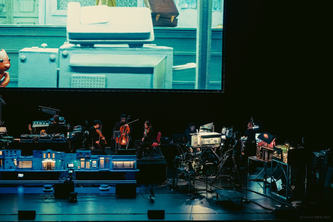 C:\Users\user\AppData\Local\Microsoft\Windows\INetCache\Content.Word\LYQ221217 國家兩廳院×加拿大DJ無尾熊小子《蚊子爵士夢》彩排 photo by LIN Yu-Quan _Z616701.jpg