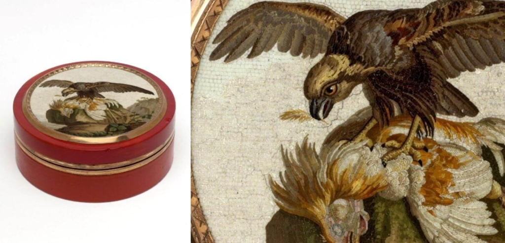 微型馬賽克的創始人賈科莫．拉斐利（Giacomo Raffaelli, 1753-1836）製作的《鷹襲公雞》，1800-1810&nbsp;年。這幅馬賽克鑲嵌於紅紫玻璃製成的圓形玻璃蓋上，底座由漆成紅色的木頭製成。© Victoria a…