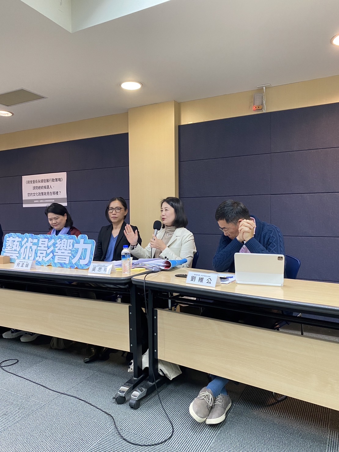 她重申民進黨總統候選人賴清德是本次總統大選中，最早、也最完整提出具有結構的文化政策的候選人，其兩大核心承諾為「部部都是文化部、強化文化彙報」，以及「擴大民間ESG文化投資」。（本刊資料室）