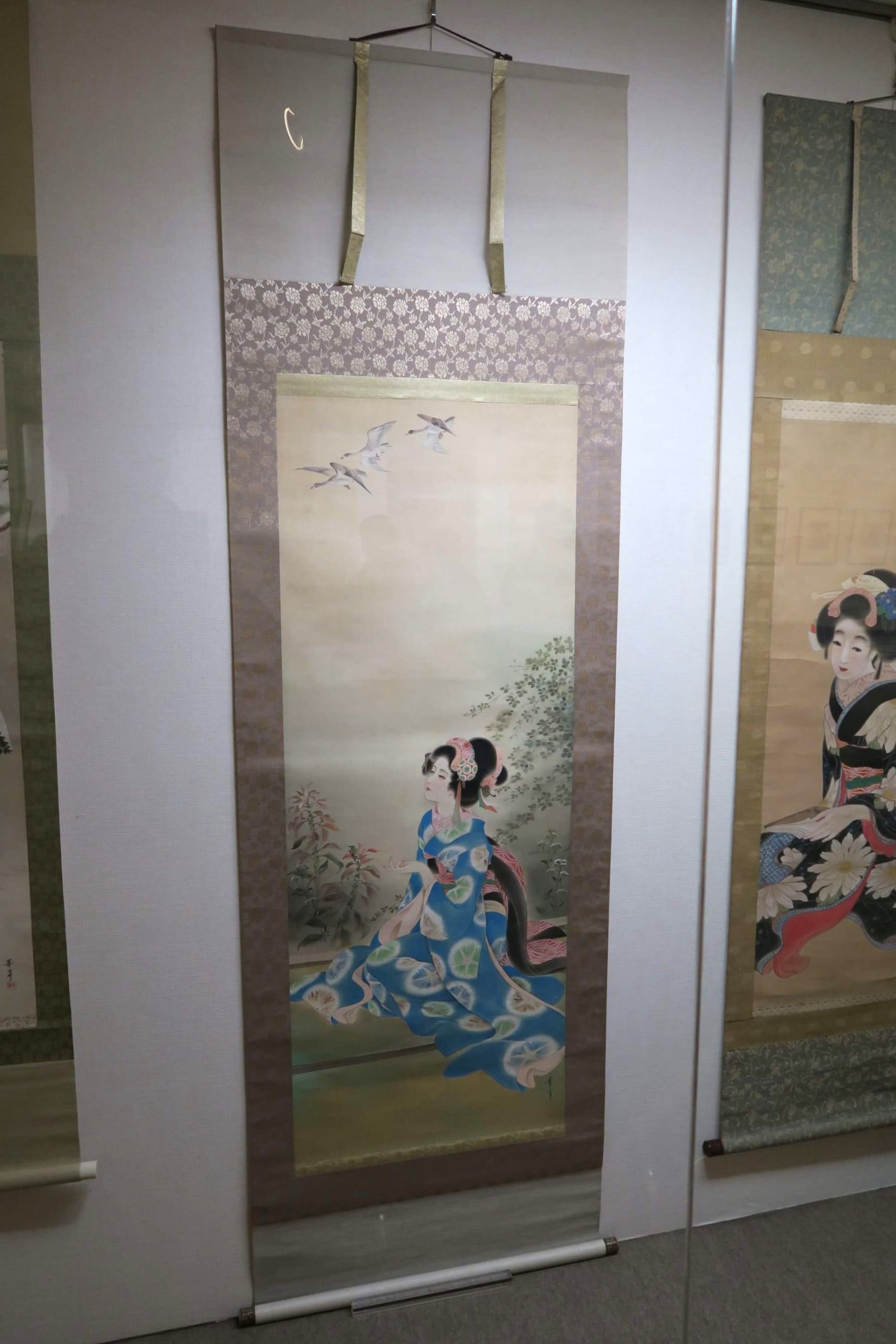 美術館中展示的高畠華宵作品。（攝影／李孟學）