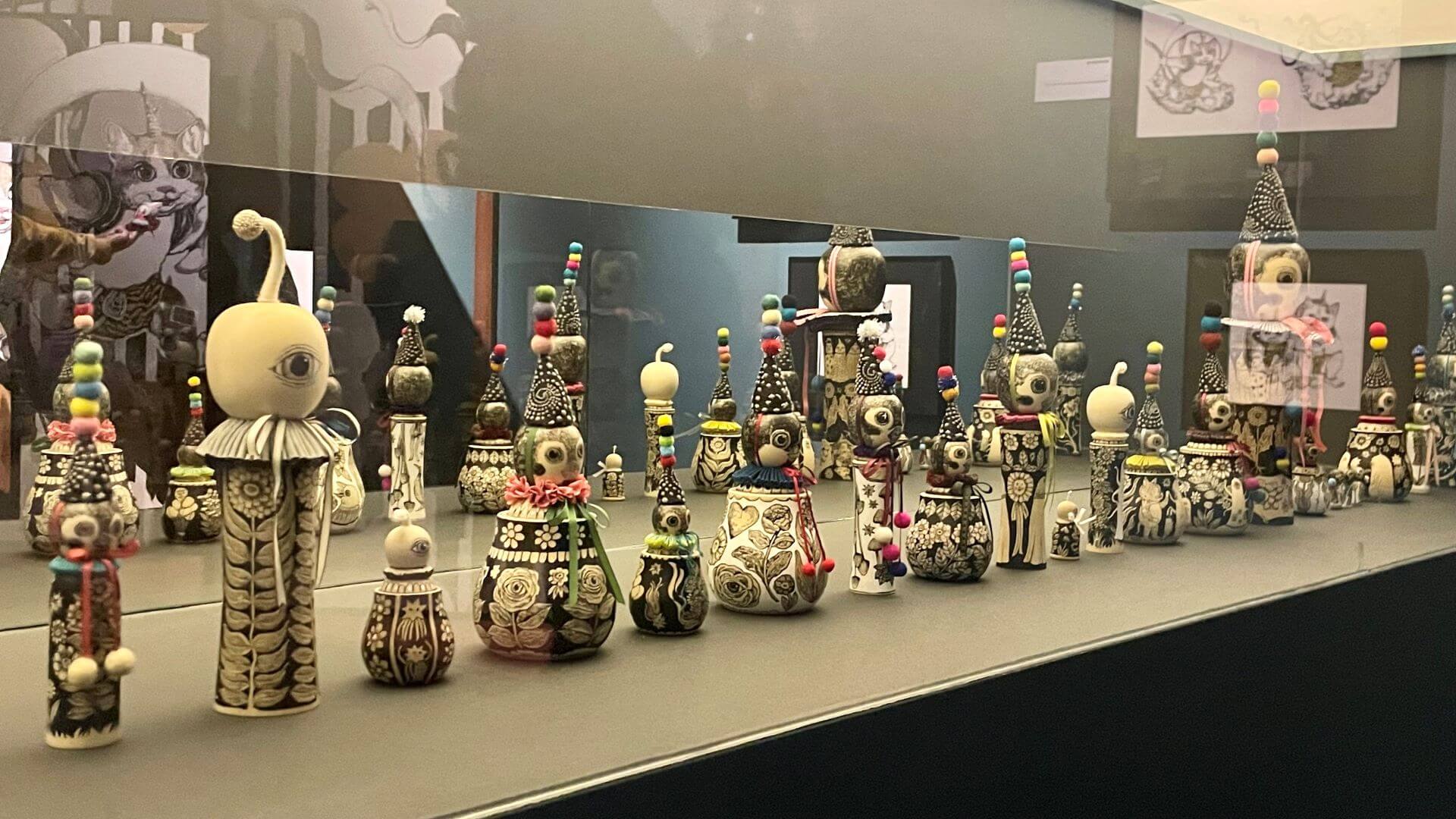 日本民俗木偶こけし作品 展示風景。（攝影／鄭禹彤）