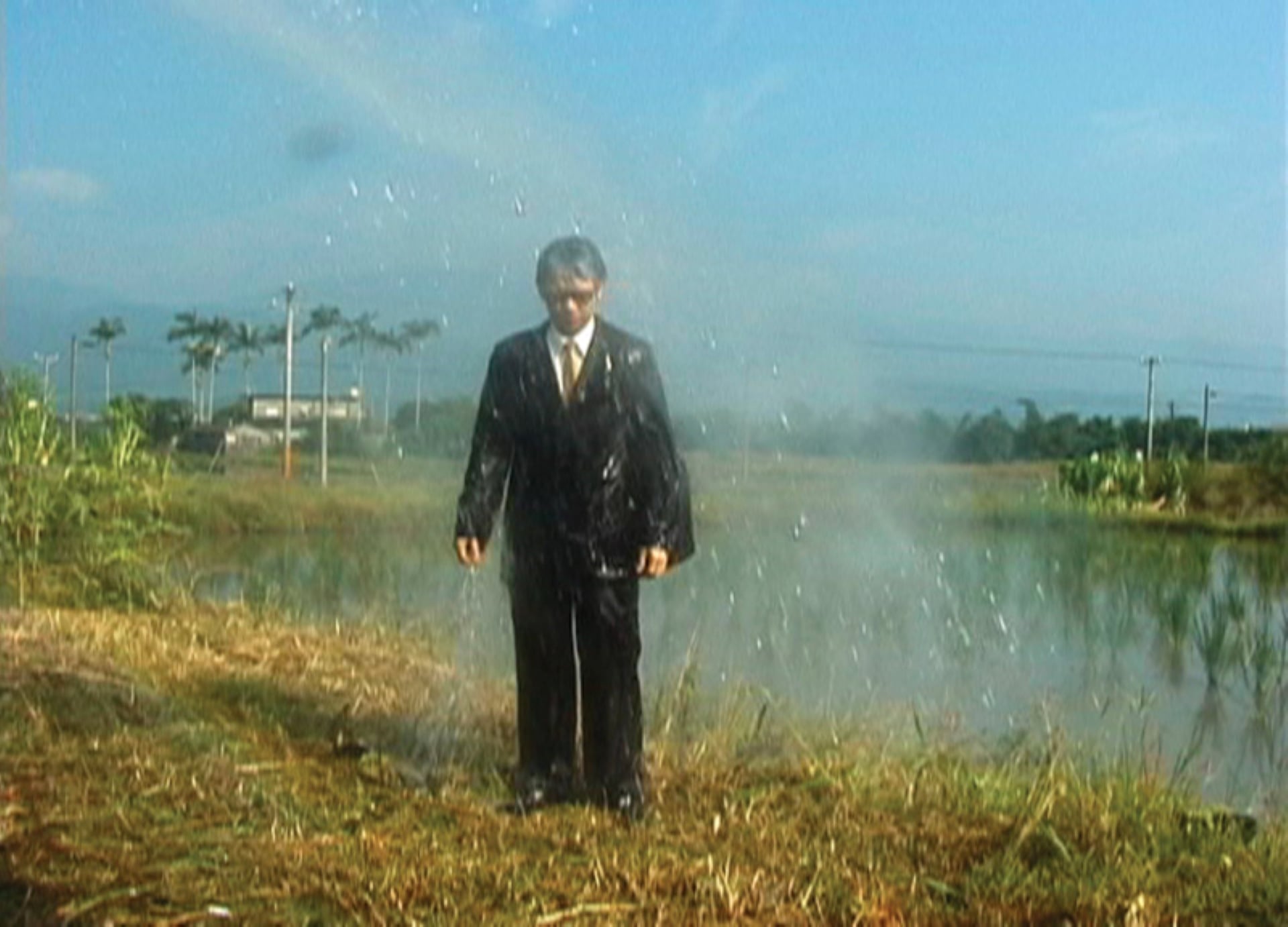 崔廣宇，《我很好，我並沒有淋濕》，單頻道錄像，3’04″，2002年。（本刊資料室）