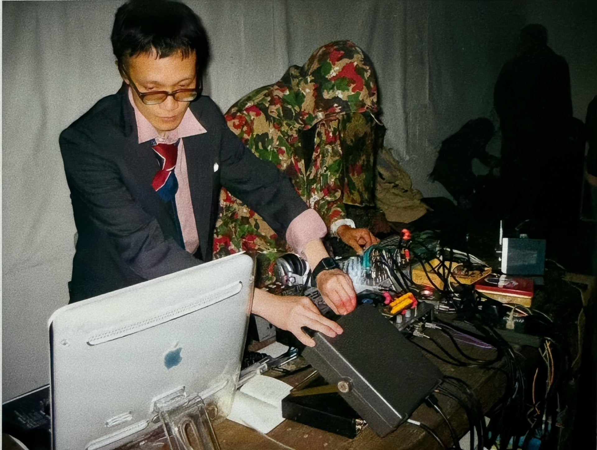 林其蔚在「台灣國際電子藝術論壇」，表演活動「野獸之歌」。（本刊資料室）