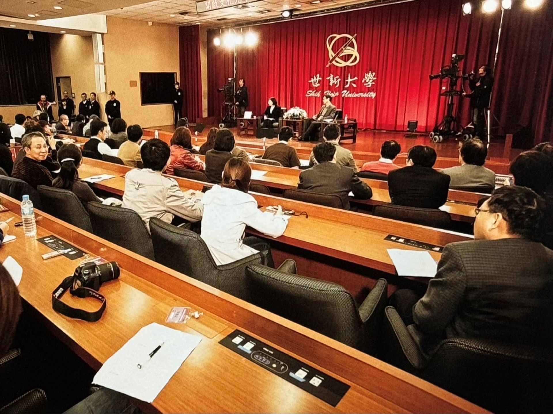 「開啟文化元年：文化界提問三黨候選人」座談活動影像紀錄。（本刊資料室）