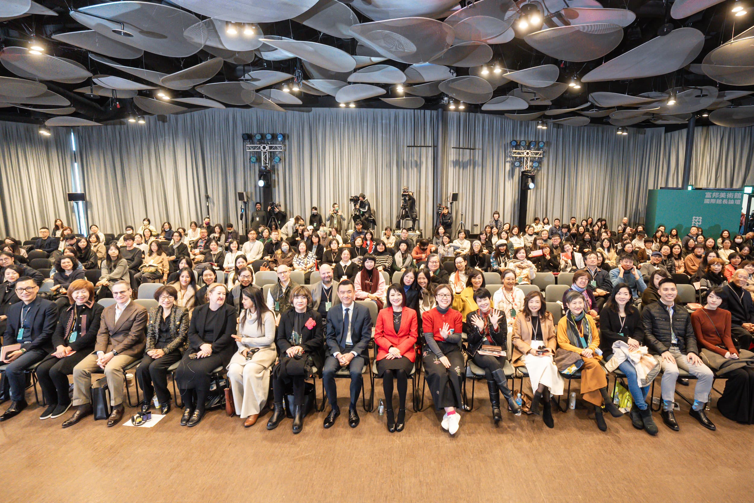 富邦美術館的開館，是否有可能成為臺灣民間企業美術館浪潮之濫觴，也同樣令人期待。圖為富邦美術館國際館長論壇現場。（富邦美術館提供）