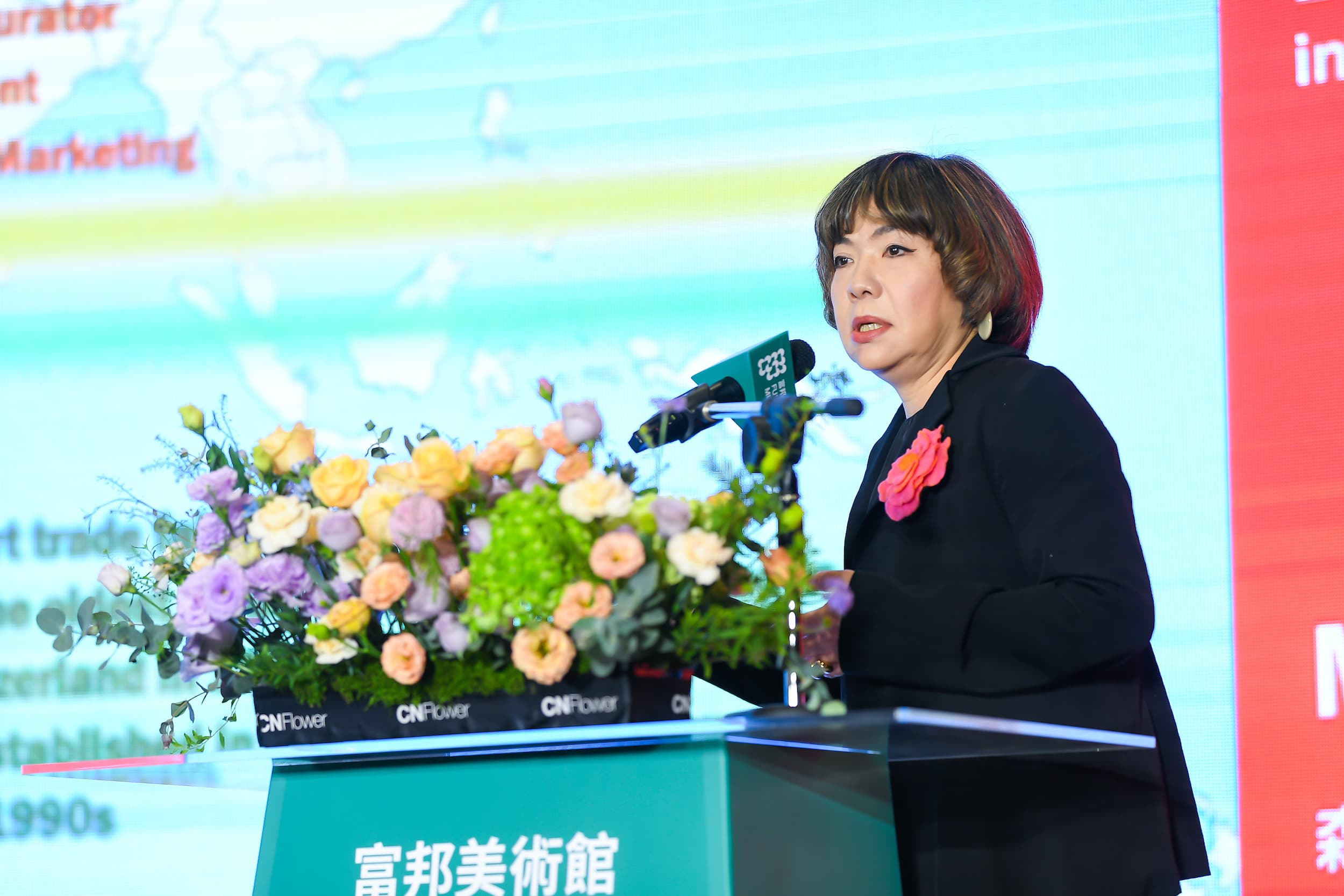 片岡真實指出，相較於此前更強調博物館之藝術角色的定義而言，新定義強化了博物館的社會角色。圖為片岡真實於富邦美術館國際館長論壇演說現場。（富邦美術館提供）