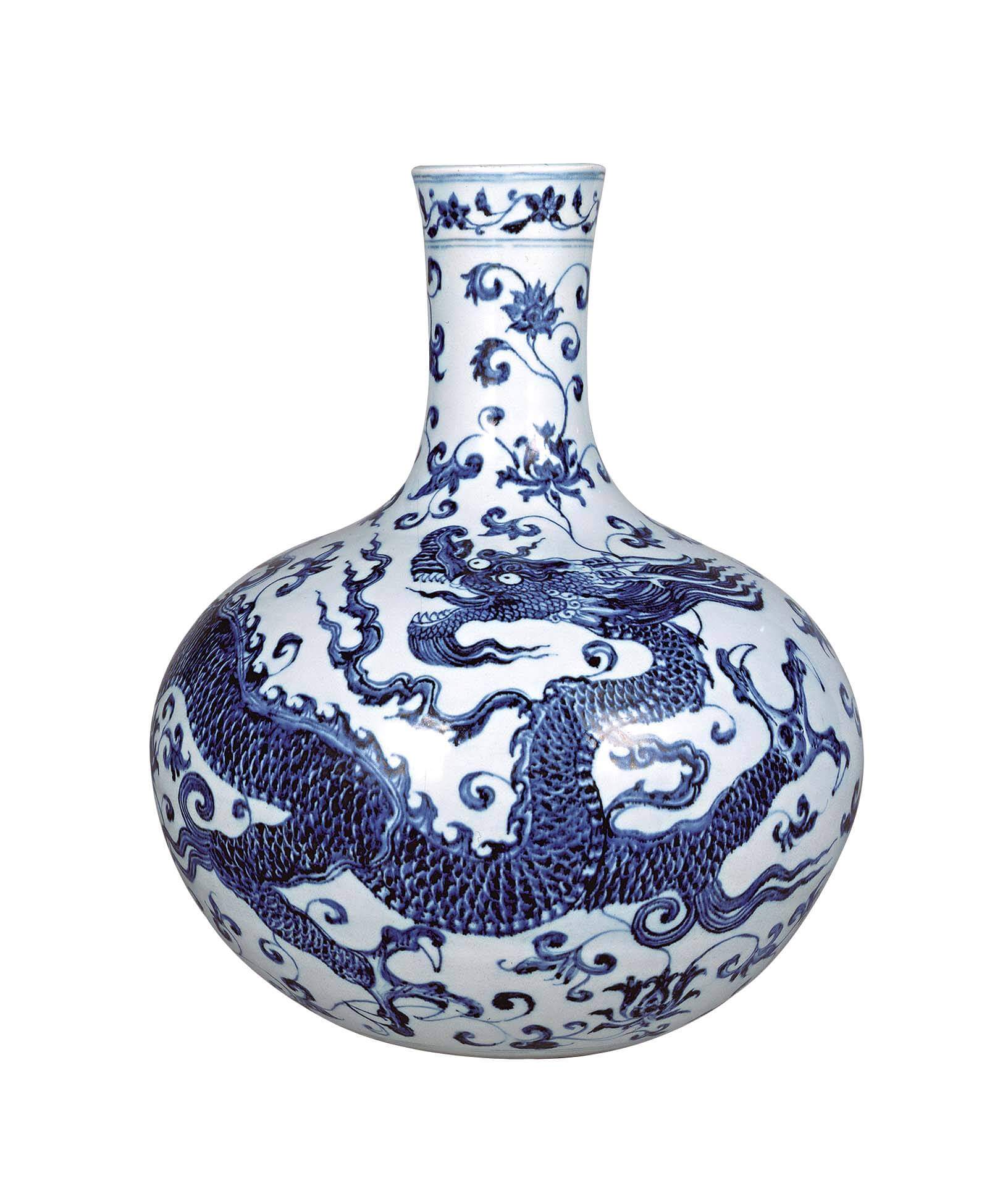 明永樂 景德鎮窯〈青花龍唐草紋天球瓶〉，松岡美術館藏。（全期展示）