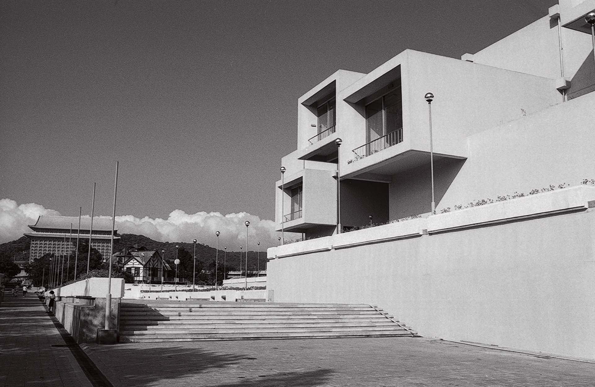 剛落成的臺北市立美術館，約1983，將於「摩登生活：臺灣建築1949–1983」展出。（©北美館，北美館提供）