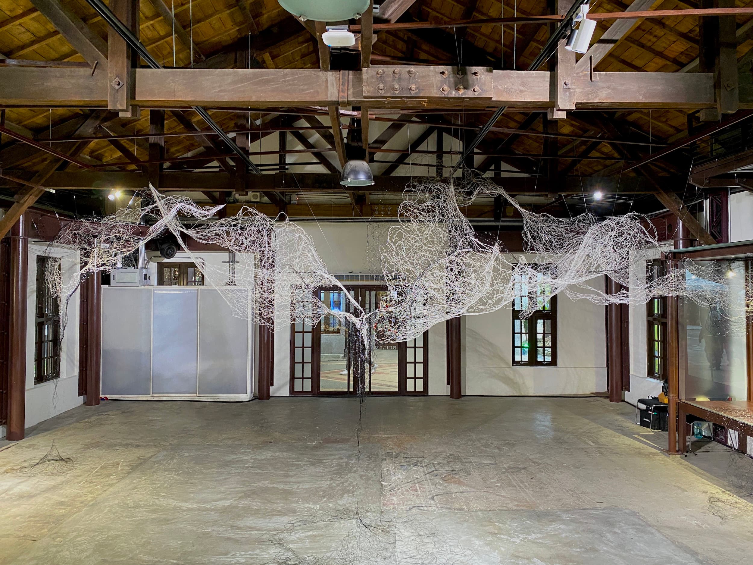 洪郁雯作品於「Voices」展場一隅。（攝影／陳晞）