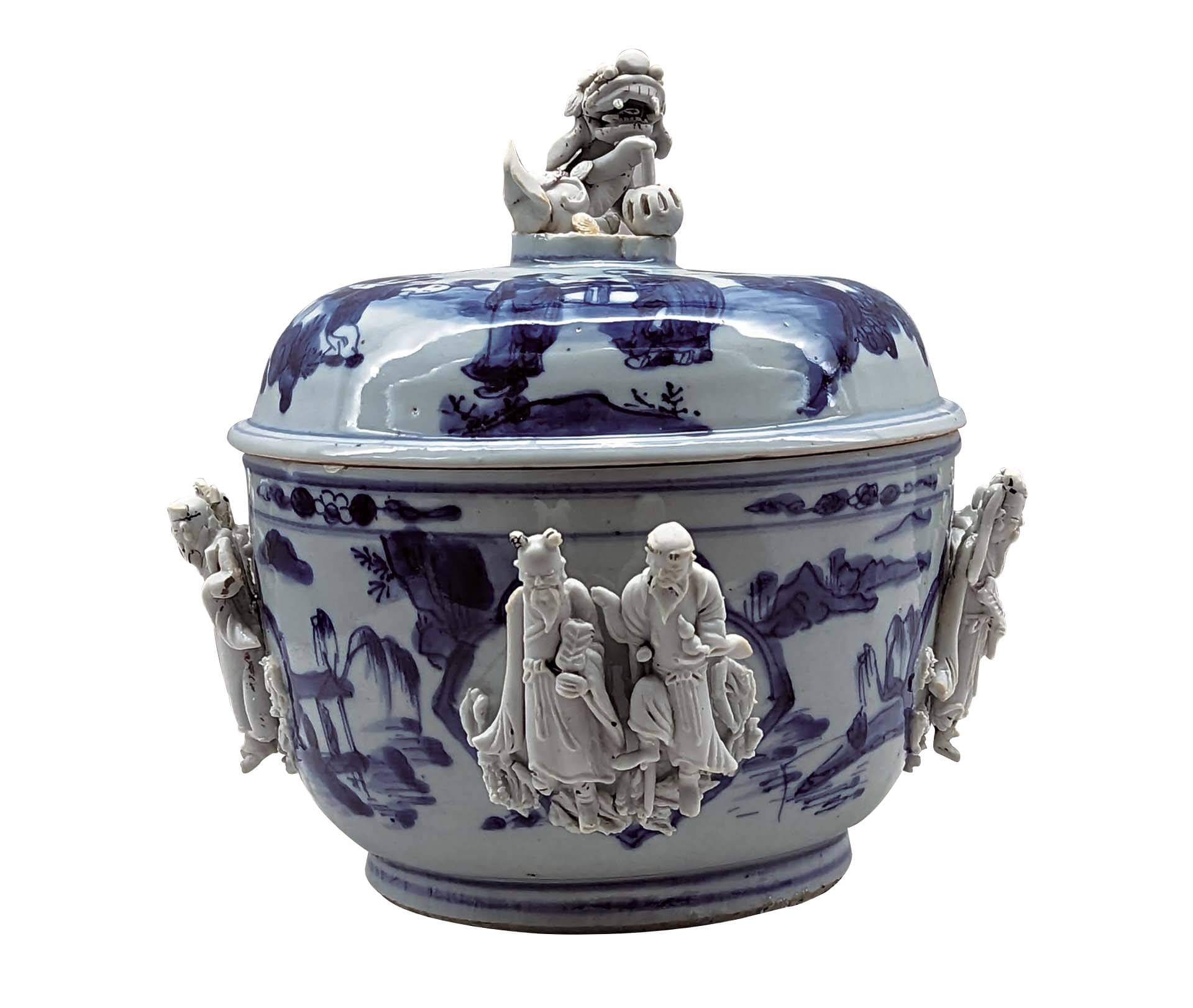 圖3 約明代1620至1640年〈青花瓷器皿〉，徑16公分，法國吉美博物館藏。圖／本刊資料室。