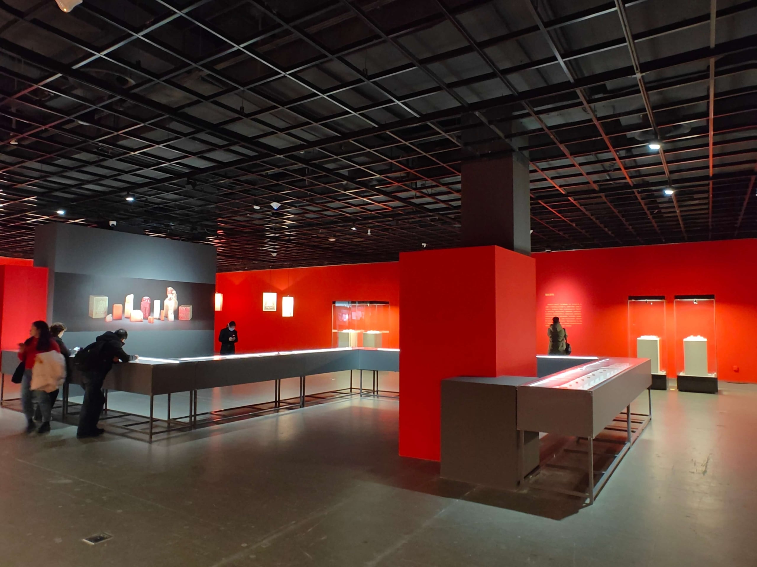 浙江美術館「朗姿玉暢─趙之謙特展」展場照。攝影／李鑫。