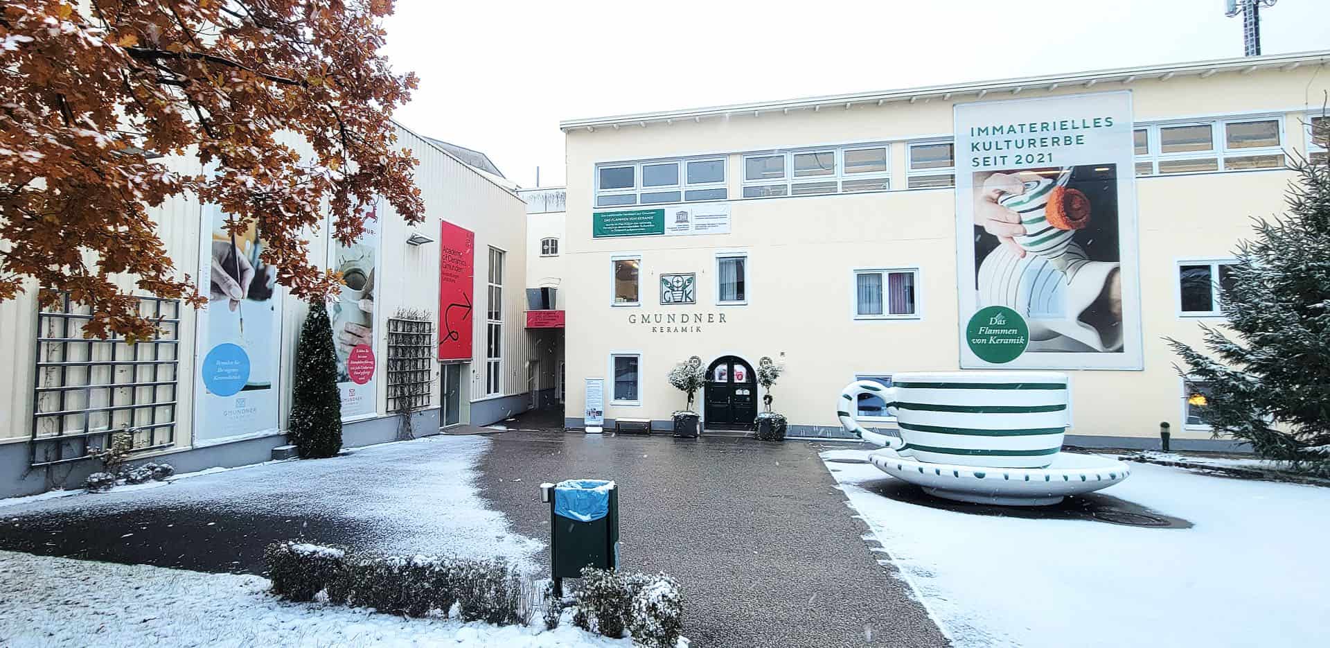 格蒙登陶瓷工廠與商店入口，離開格蒙登的最後一張拍攝照片。（攝影／蔡佳宏）