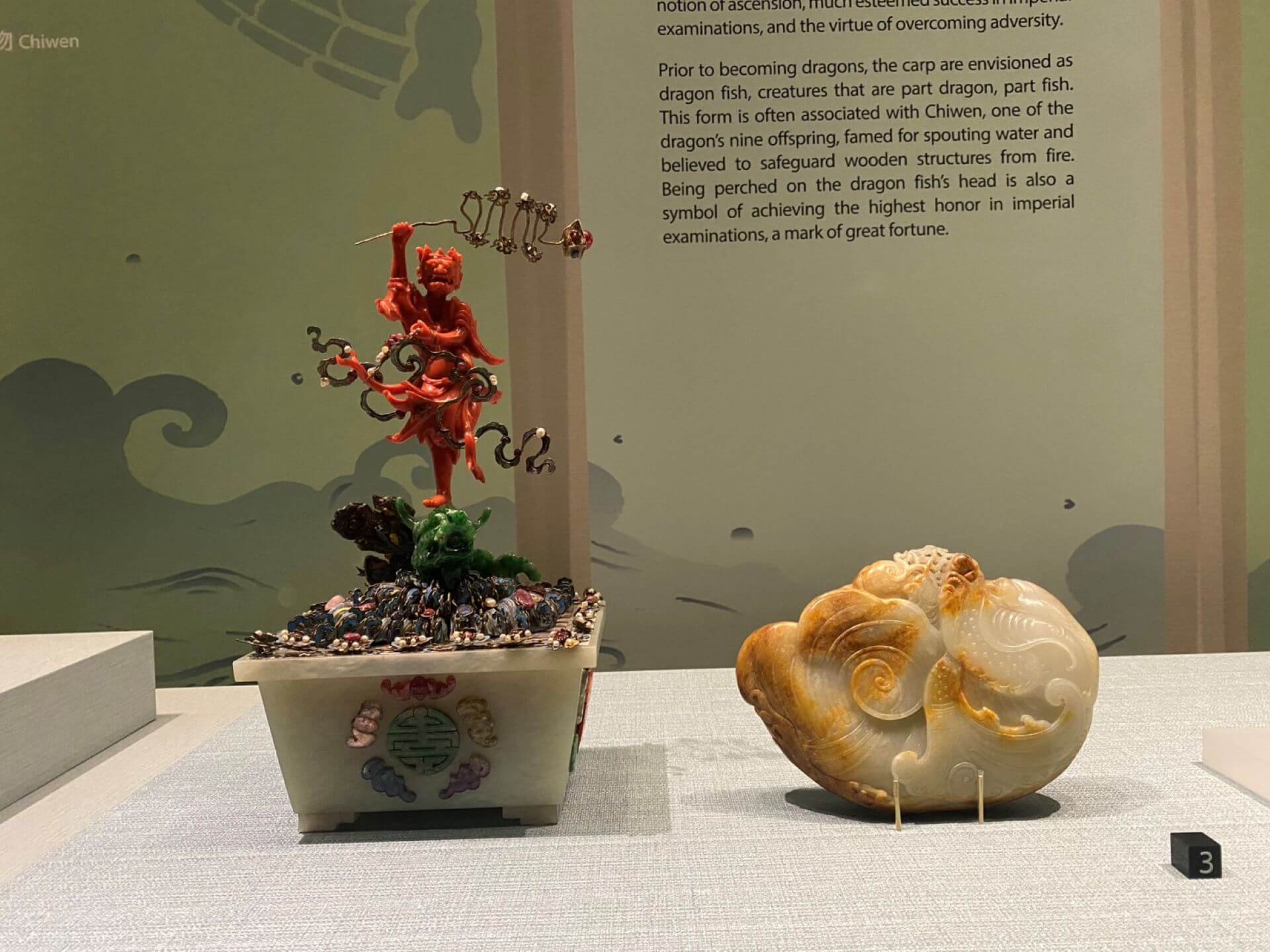 （左）清代《魁星點斗盆景》，國立故宮博物院藏，為故宮典藏重要珊瑚盆景作品。（攝影／朱佑霖）