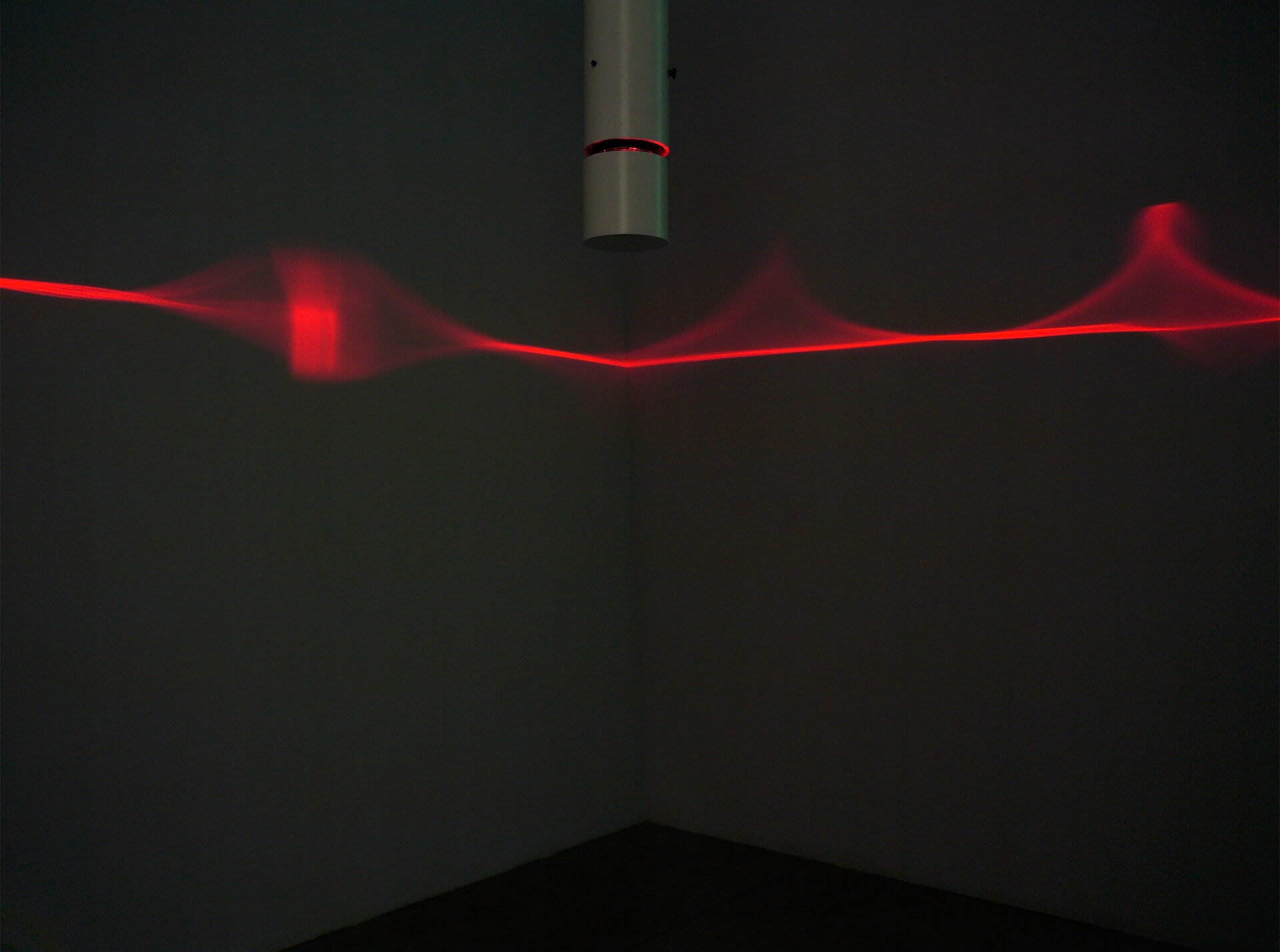 Robert Whitman，《Wavy Red Line》，1967。（Pace Gallery提供）