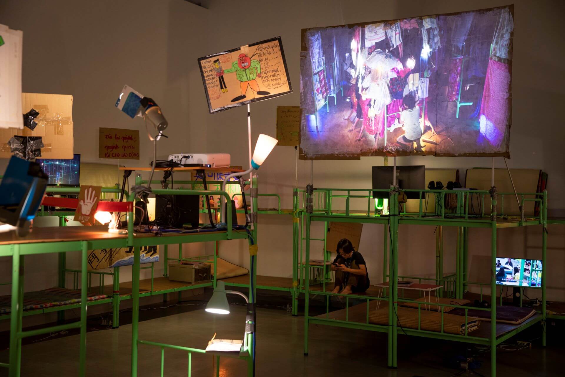 第22屆台新藝術獎入圍作品 -《宿舍Ký Túc Xá／Dorm》你哥影視社（展場照片│攝影：你哥影視社）