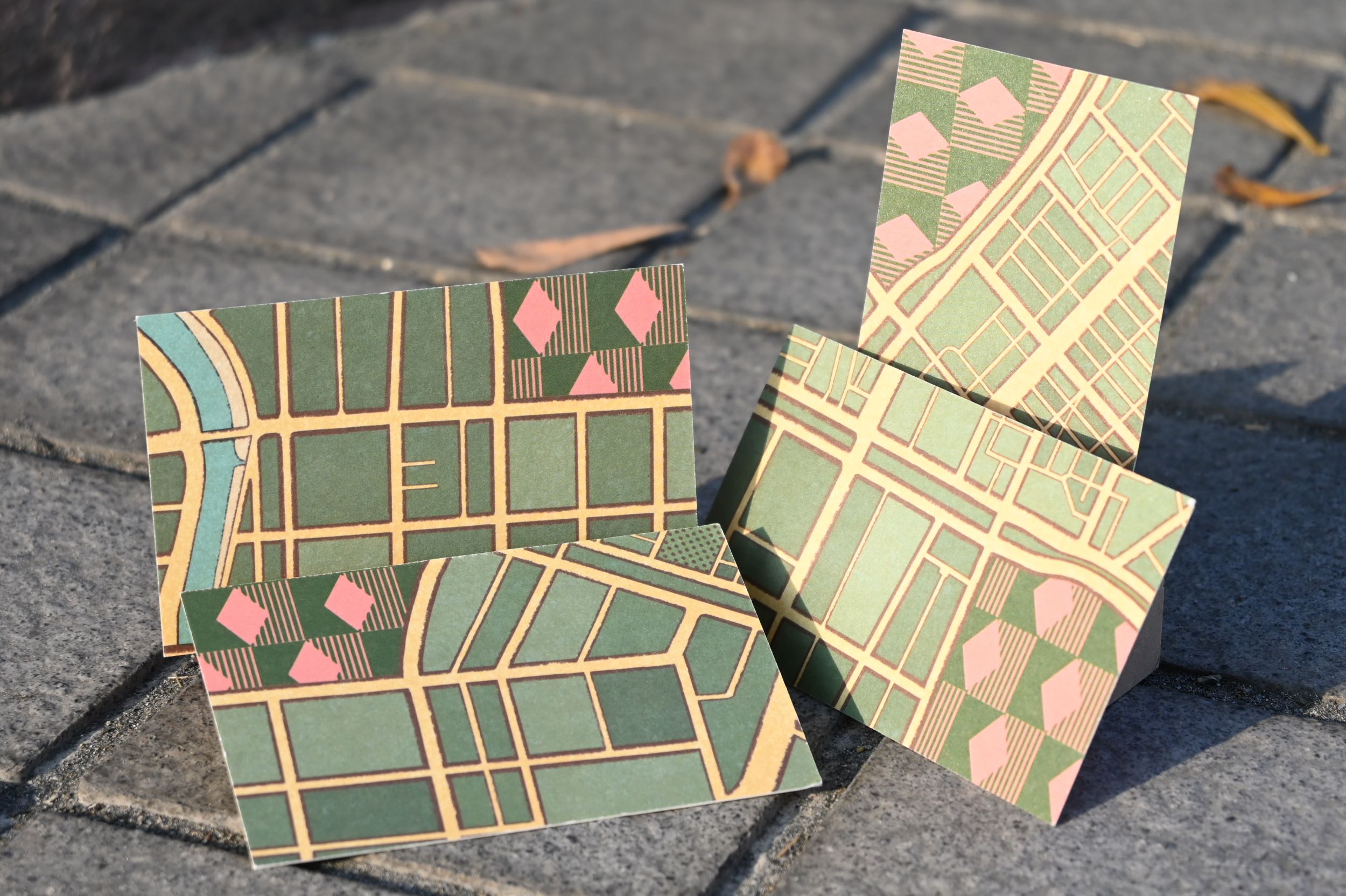 視覺藝術家鄒駿昇為繪製的春季版限量票卡。（高雄市立美術館提供）