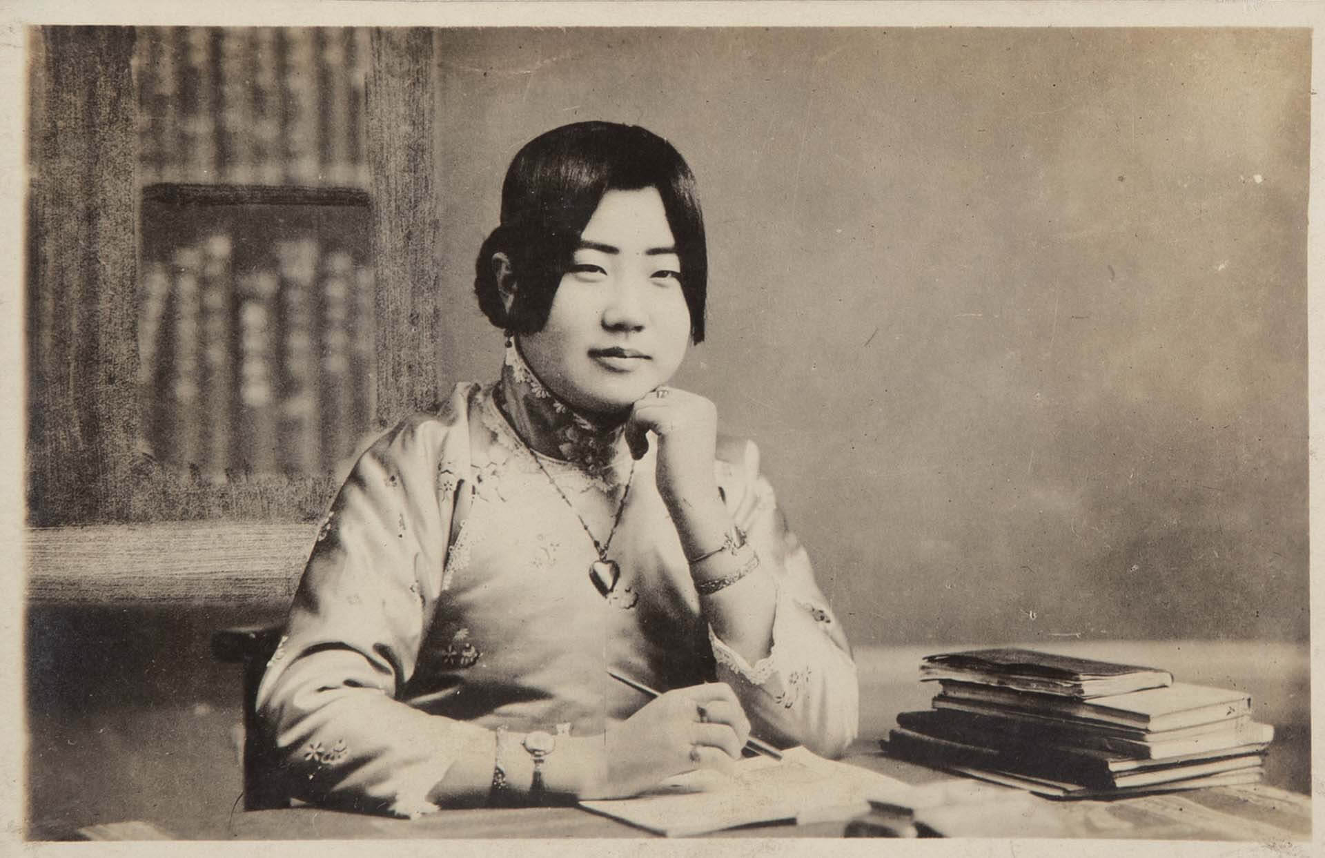 圖13&nbsp; 1920年代〈人像攝影〉，黑白攝影，8.6×13.2公分，美國哈恩藝術博物館藏。