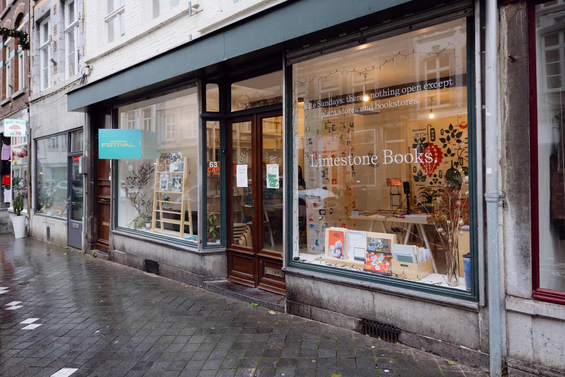 位於荷蘭馬斯垂克的獨立書店Limestone Books，是由五位來自不同背景的臺灣人共同經營。圖為Limestone Books外觀，Limestone Books提供