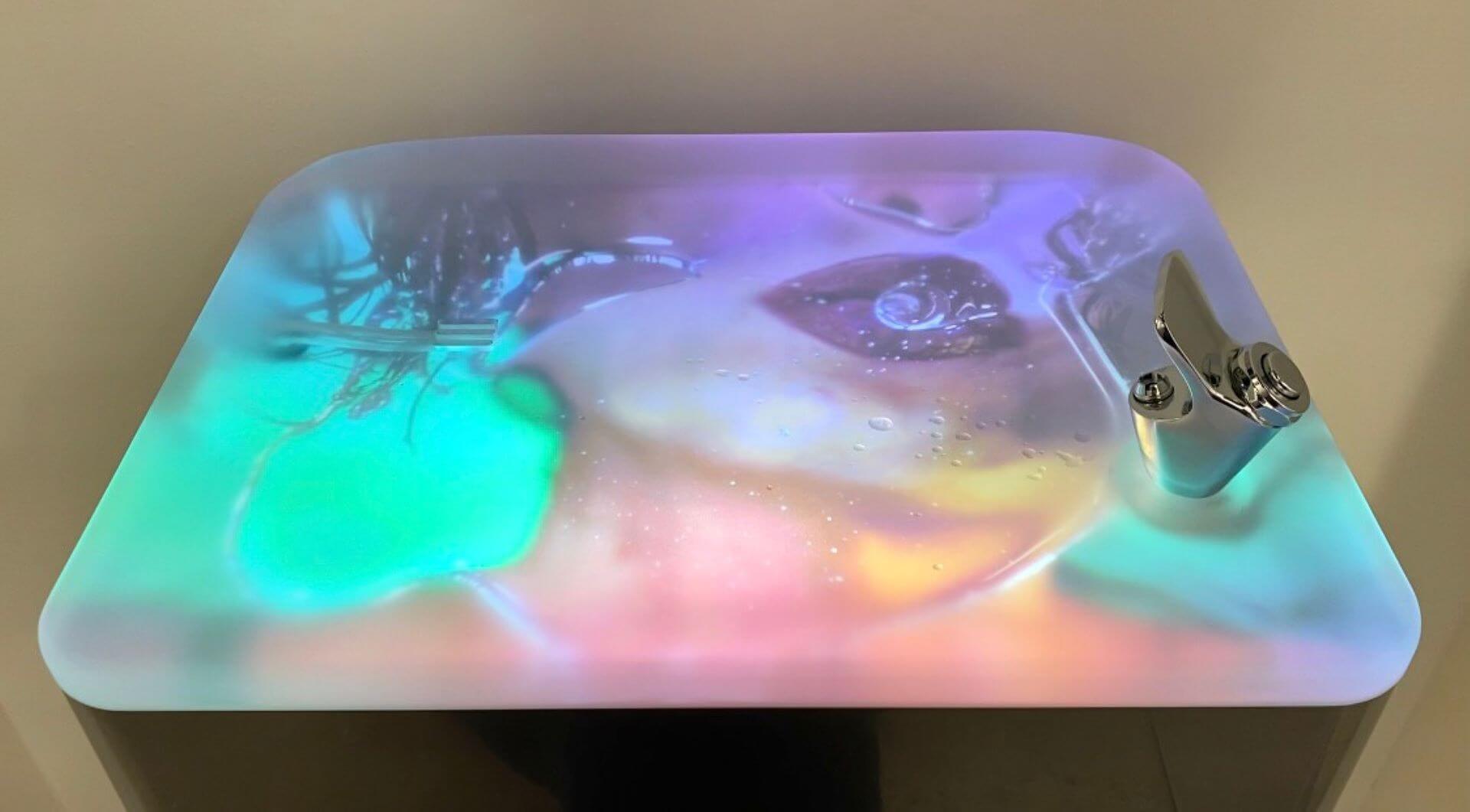 圖為瑪麗蓮．敏特（Marilyn Minter）的影像裝置（局部）。（本刊資料室）