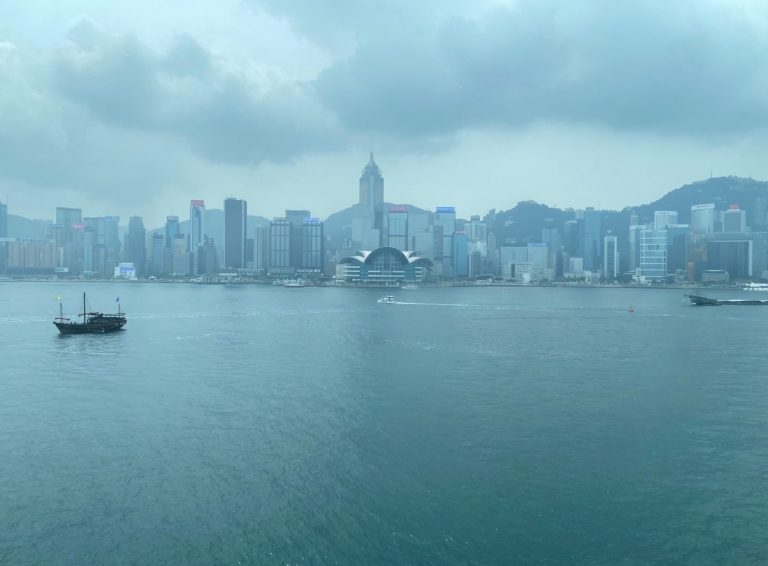 香港「藝術三月2024」——表裡之間的藝術現場與限時動態