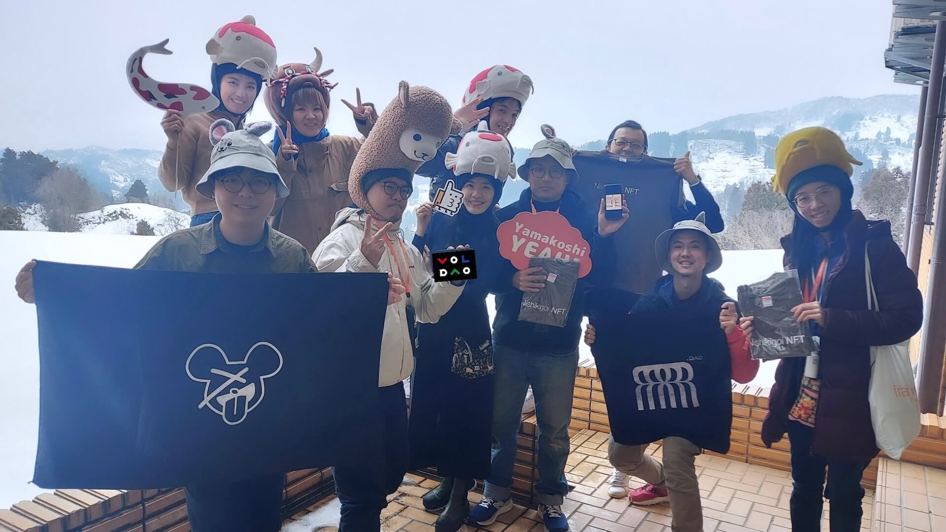 台灣小隊帶著山古志村的可愛動物帽子一起合照。（取自Nishikihoi NFT Discord）