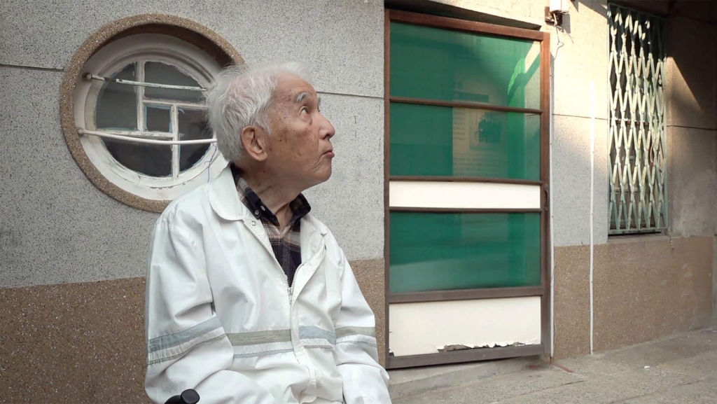 圖為《尋找湯德章》劇照,湯德章的養子湯聰模,已於2023年過世,影片拍攝了他最後的身影。希望影視行銷提供