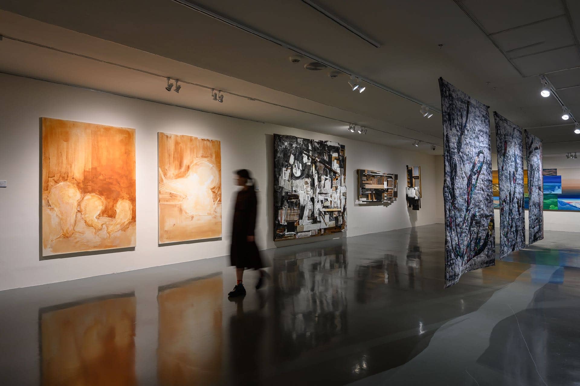 第二屆中國信託當代繪畫獎17件優選及入選作品於關渡美術館展出中。（圖片／中國信託文教基金會，攝影／王世邦）