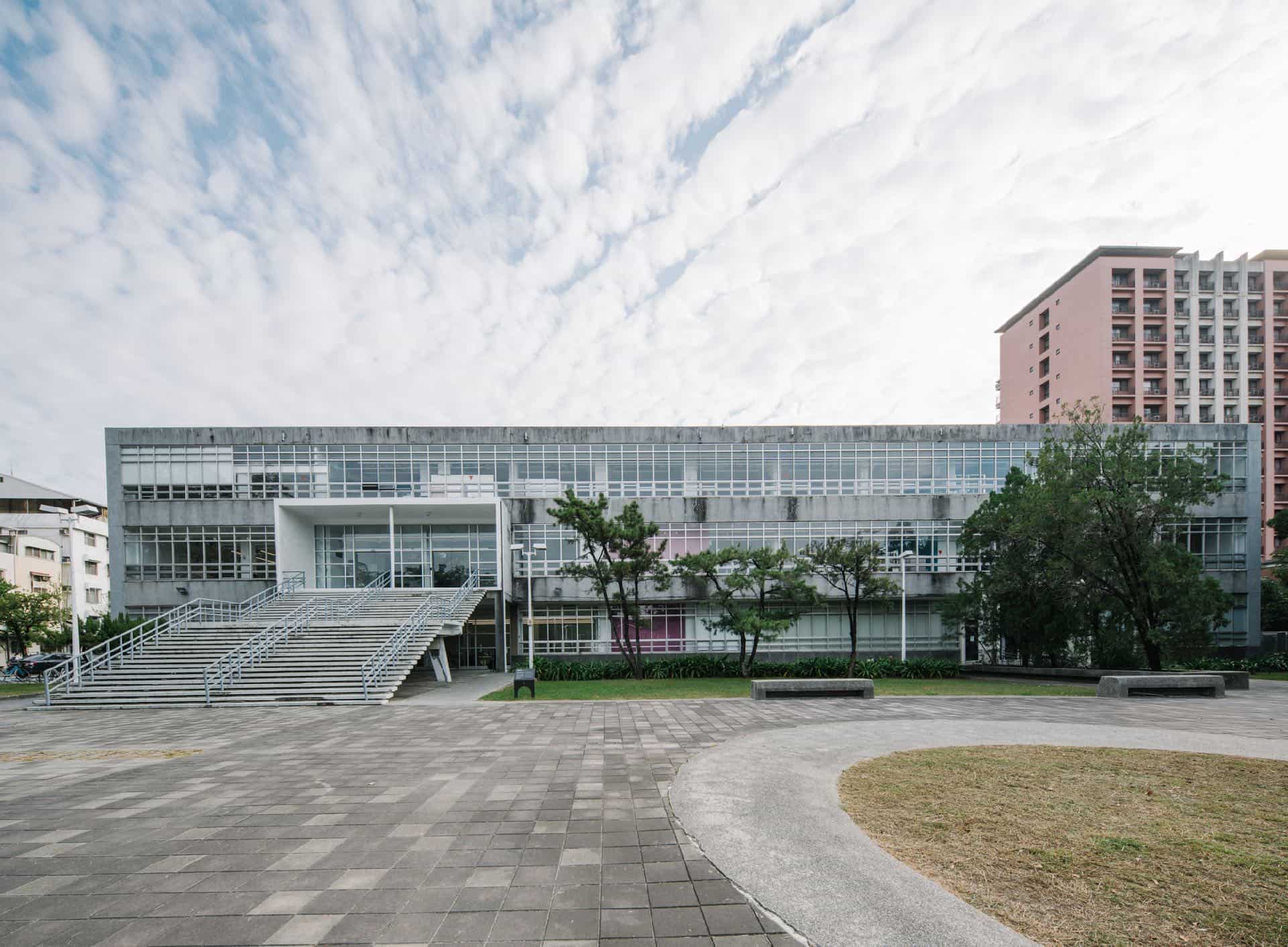 成功大學總圖書館（1959，今未來館），王濟昌、吳梅興、陳萬榮、傅立爾共同設計。圖片©臺北市立美術館，2023。