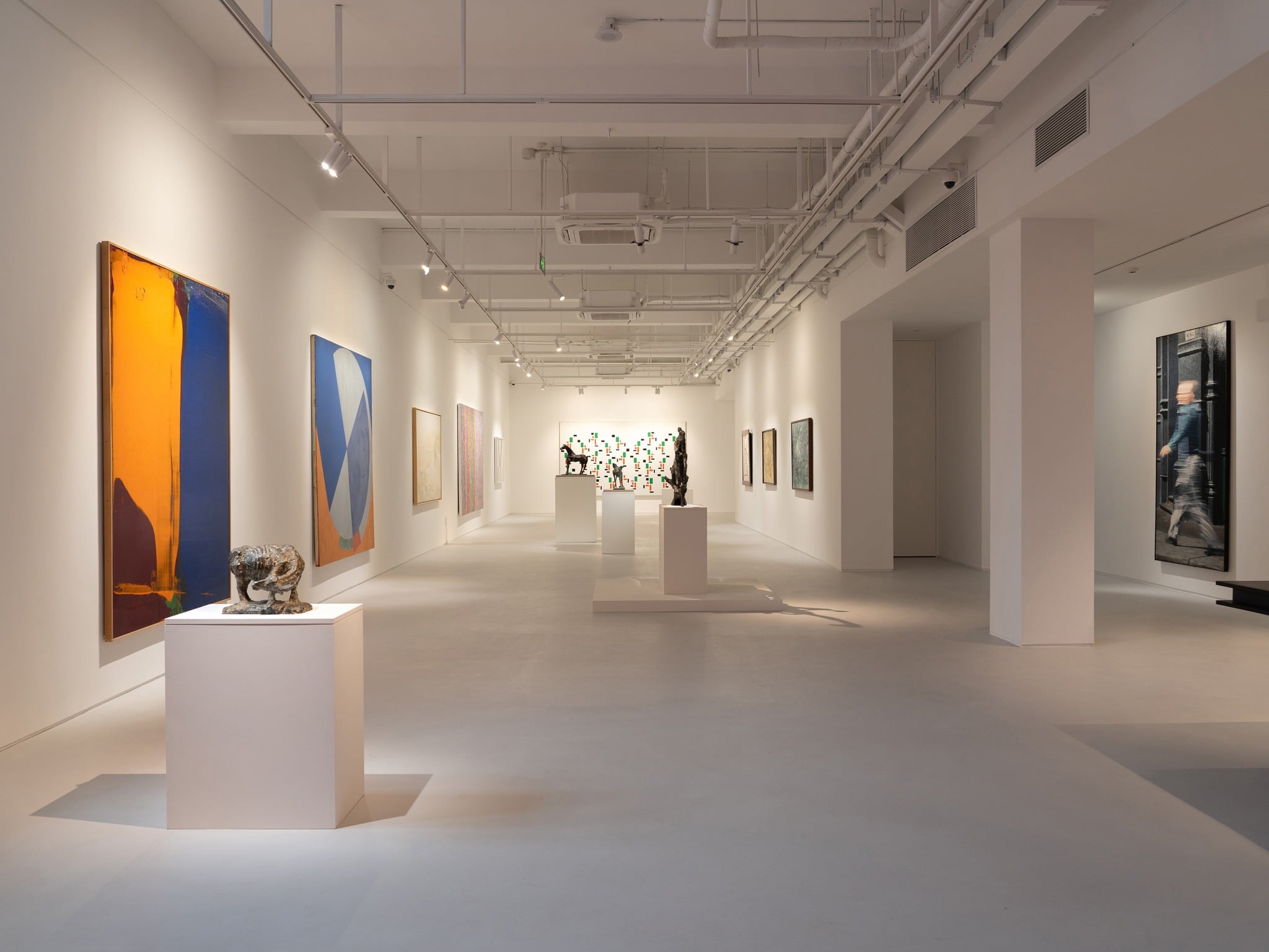 「誠品畫廊北京」35周年收藏展展覽一隅。（本刊編輯部）